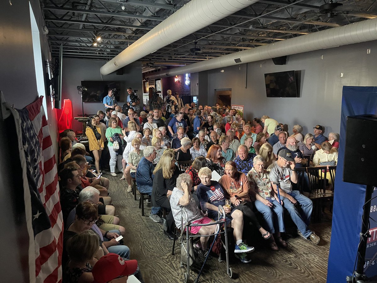 Standing room only & overflow into the rest of the restaurant crowd in Council Bluffs for a @votetimscott townhall 👀

Still have 30 minutes until the event is even supposed to begin!