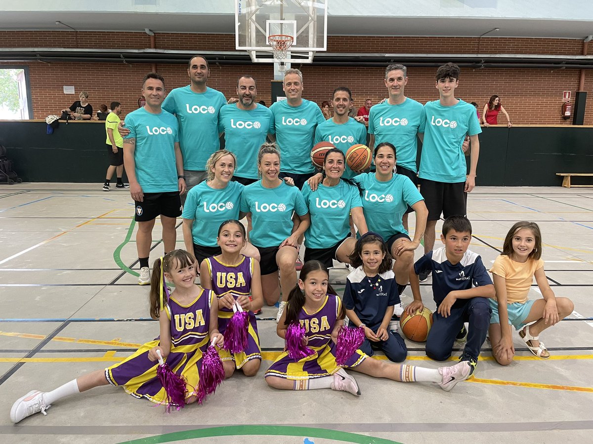 cblardero's tweet photo. Primera Jornada de Torneo Mixto de Baloncesto Lardero 2023 gran ambiente y muchas gracias a los equipos participantes.
Club Baloncesto Lardero seguimos.🏀💛💙 https://t.co/YhpQ8am6A0