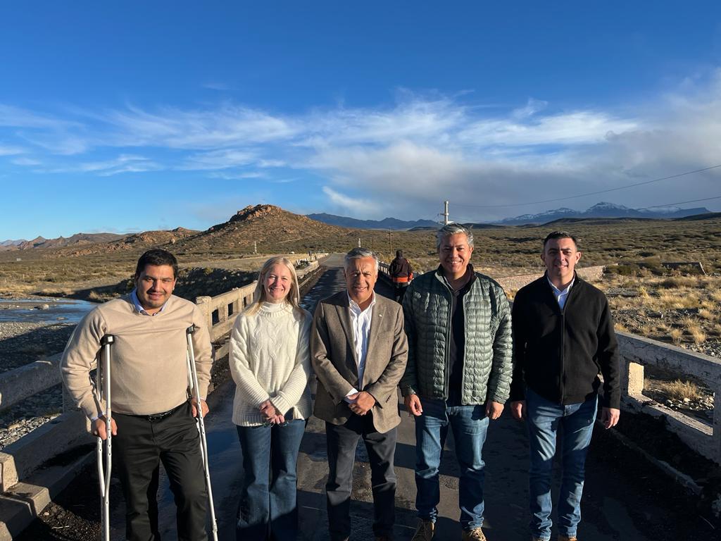 Rolo_Figueroa's tweet photo. Como diputado nacional me reuní con el senador @alfredocornejo,el intendente electo de #CHML @nicolasalbok y el intendente de Malargüe @Juanojeda84 porque compartimos el interés de terminar la #Ruta40

#MDZ y #NQN son provincias hermanas que van a trabajar cada vez más unidas https://t.co/SF35j20rar