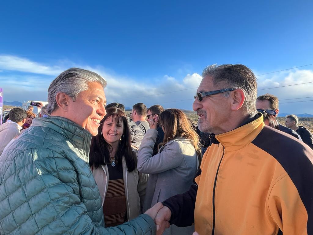 Rolo_Figueroa's tweet photo. Como diputado nacional me reuní con el senador @alfredocornejo,el intendente electo de #CHML @nicolasalbok y el intendente de Malargüe @Juanojeda84 porque compartimos el interés de terminar la #Ruta40

#MDZ y #NQN son provincias hermanas que van a trabajar cada vez más unidas https://t.co/SF35j20rar