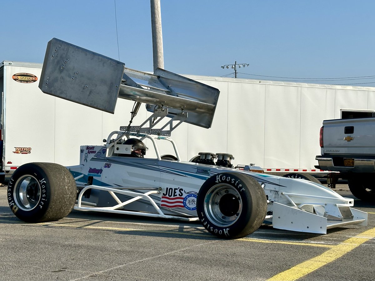 👀 After turning several 14.9 laps, Michael Barnes and the Syrell crew are loading the No. 68 and appear more than ready for round 1 of the #WingedSuperChallenge tomorrow afternoon. #FastFriday #SteelPalace #Supermodifieds #ISMASupers #MSSupers
