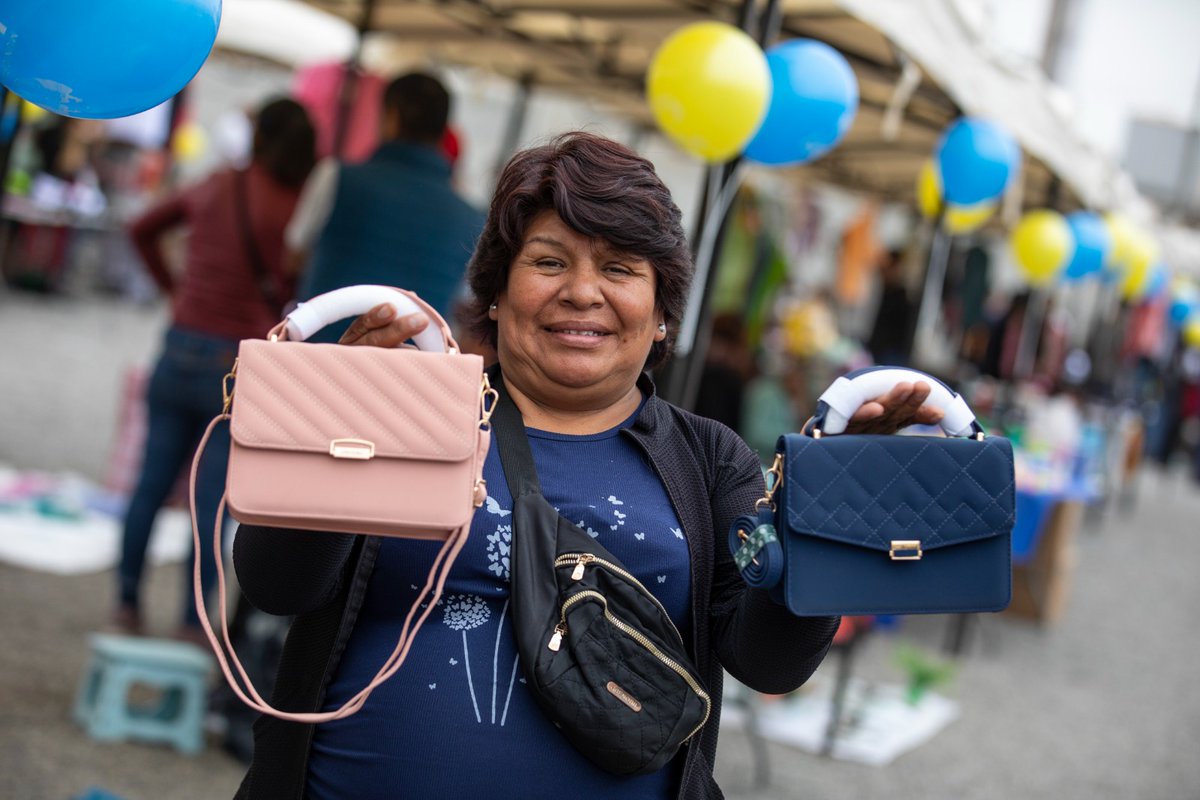¡Espacios señalizados, seguros y formales! Los comerciantes de las zonas de Mesa Redonda y Mercado Central, hoy pueden exhibir y ofrecer sus productos en la recién inaugurada, #HuertaEncontrada.

📢 De 10 a.m. a 4 p.m.
📍 Cuadra 7 del jirón Amazonas.