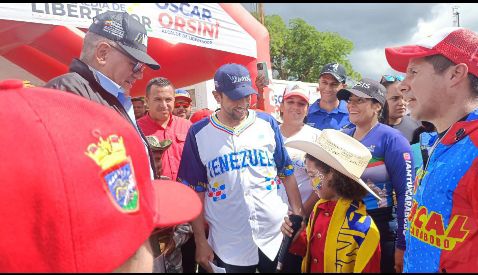 AlimentacionCa1's tweet photo. Carabobo// nos fuimos al Municipio libertador con el M/G Carlos Leal Telleria Ministro de Alimentación para un despliegue de Feria del Campo Soberano... https://t.co/VdNafqOwTR
