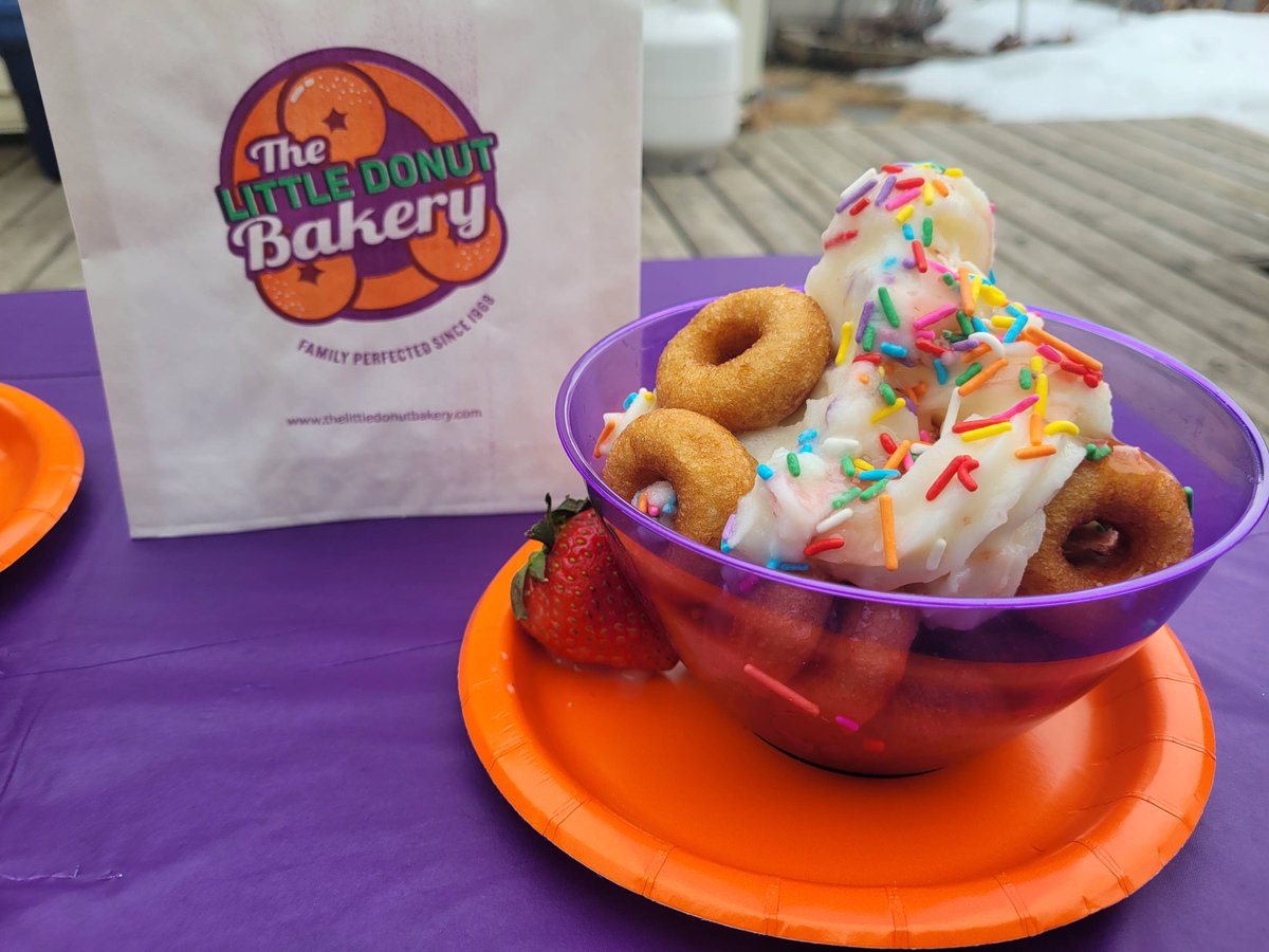 It's #NationalDonutDay! 🍩

Are you keeping it simple with the classic, or trying some new flavours like Dunkaroos, Cherry Cheesecake, or the Strawberry Sundae mini donuts?

🤤 calgarystampede.com/new-midway-food