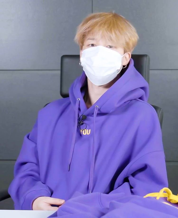 mumujiminmimi's tweet photo. ฮู้ด จีมิน #MerchByBTS  With you hoody

꒰♡꒱ size : M

-3600- รวมส่งค่ะ (ตจว+20)

•เคยใส่1 ซัก1ครั้ง 
•เสื้อ,ถุงผ้า,ถุงใส่,Photocard,MakingLog
☁️ขอดูเพิ่มเติมdmมาได้เลยน้าา☁️
#ตลาดนัดบังทัน #การ์ดจีมิน #ปล่อยของสะสมบังทัน #D_DAY_TOUR_BANGKOK #JIMIN https://t.co/wfV0kb8C42
