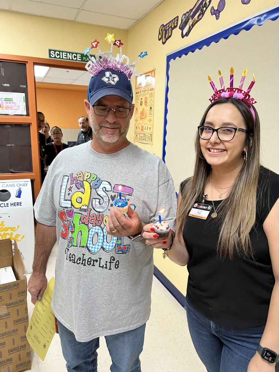 🚨 Birthday Alert 🚨 Happy Birthday to @diaz_dively and @CataldiKevin! Thank you for everything you do in the science department 🎂🥳🎉🎈#riverside4ever