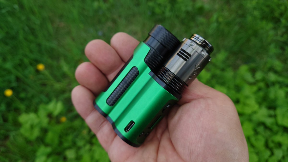 CebrjowHwScHCkj's tweet photo. 皆さん、おはよっチェ😆👍今日も宜しくご安全に。🙇💦#paramour mod + 
#Deadrabbit V3 RDA 😋💦 #VAPE #vape好きな人と繋がりたい #VAPE好きと繋がりたい #VAPE初心者 #mechlyfe #mechlyfex #falloutvape #Mrjustright1 #ParamourSBSBoxMod #Hellvape #DeadRabbit3 #DeadRabbit3RDA https://t.co/4W1JHLiY02