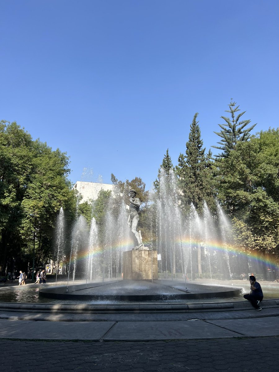 beertham18's tweet photo. Ya se súper siente el Pride! https://t.co/7LK8D6gtvS
