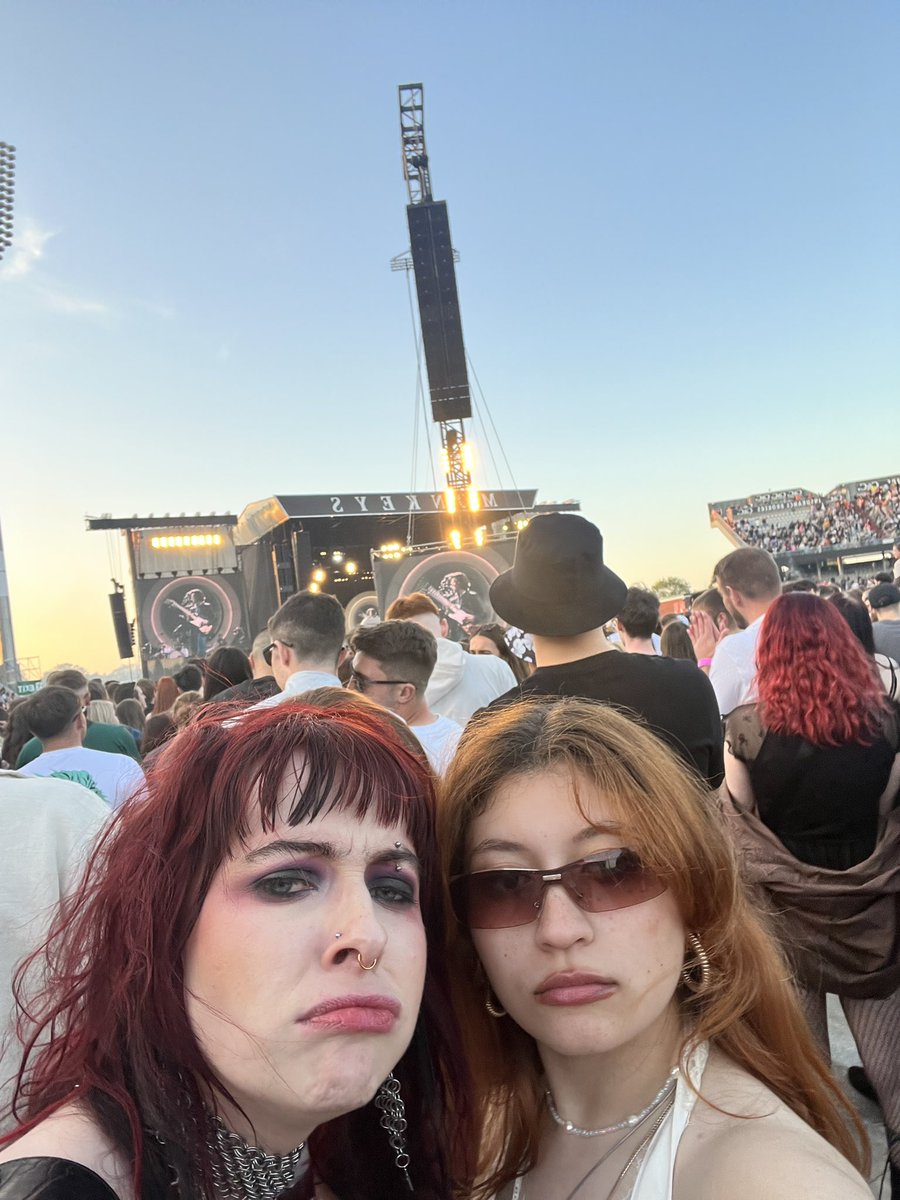 vampireweexend's tweet photo. Arctic Monkeys https://t.co/B3zPBNC0Wv