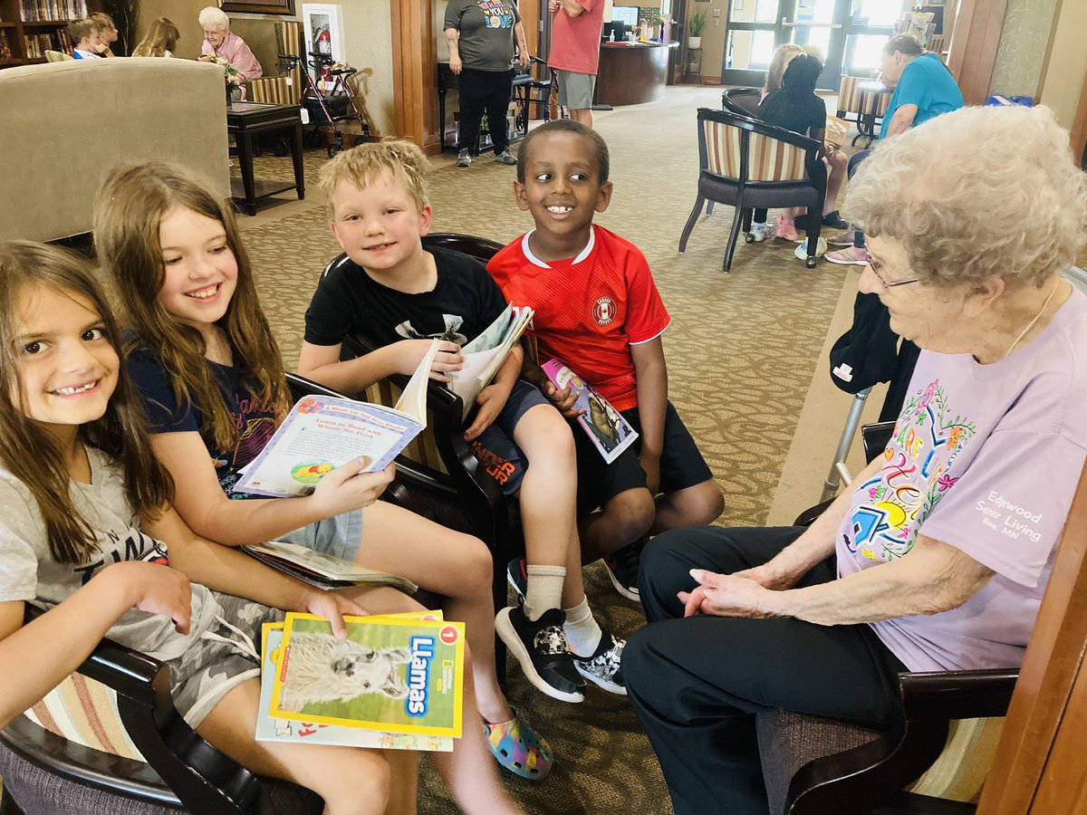 mrsphillippo's tweet photo. One last visit with our Edgewood senior friends! #NPpride #SLPPantherProud https://t.co/v5lnBtvLcF