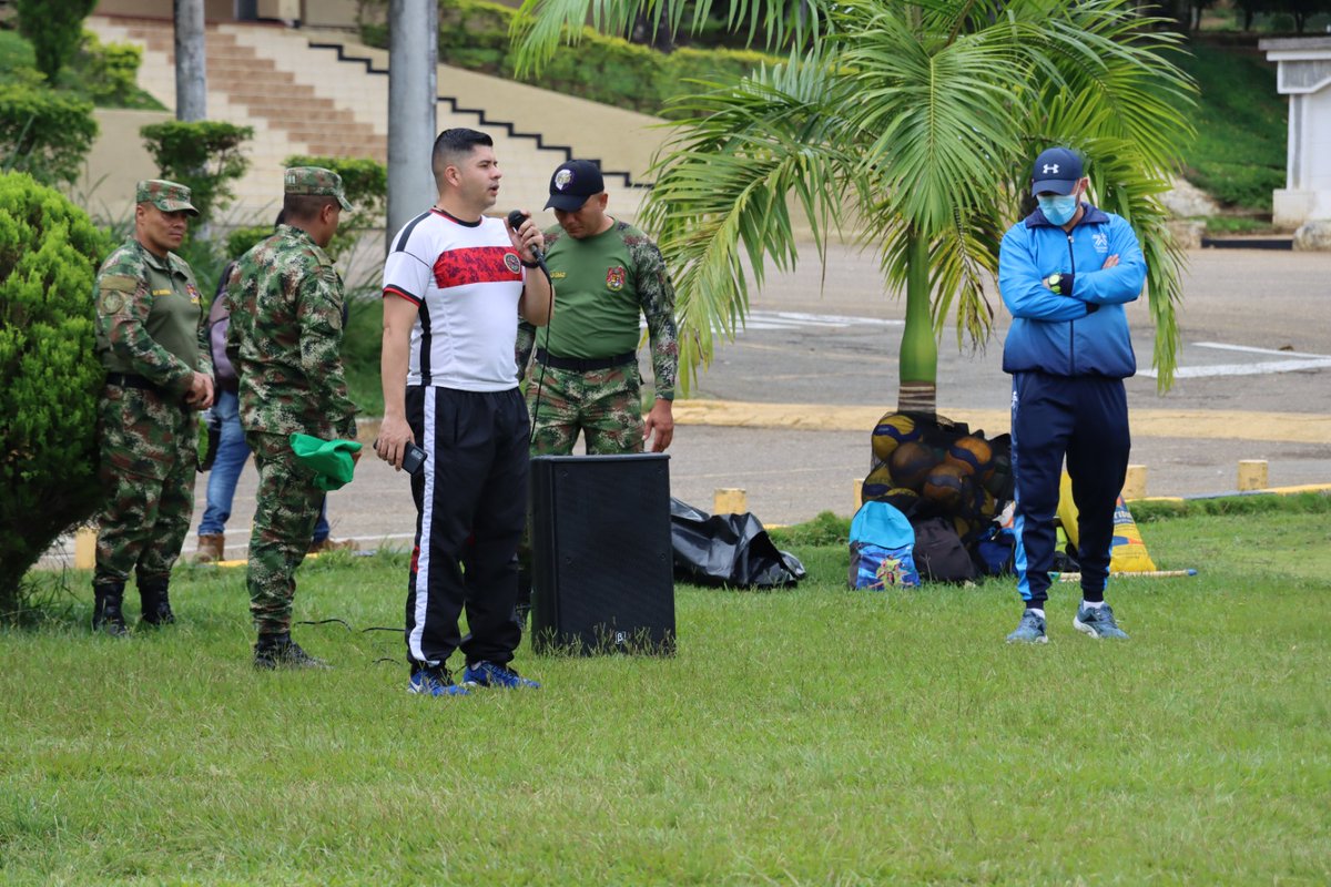 Ejercito_Div2's tweet photo. La oficina de Acción Integral de la #SegundaDivisión en coordinación con #SENASantander y su ficha de formación en Entrenamiento Deportivo realizan una jornada de sano esparcimiento y actividad física en beneficio de los hombres y mujeres de esta unidad militar.
#FeEnLaCausa https://t.co/B9PgTOg8pM