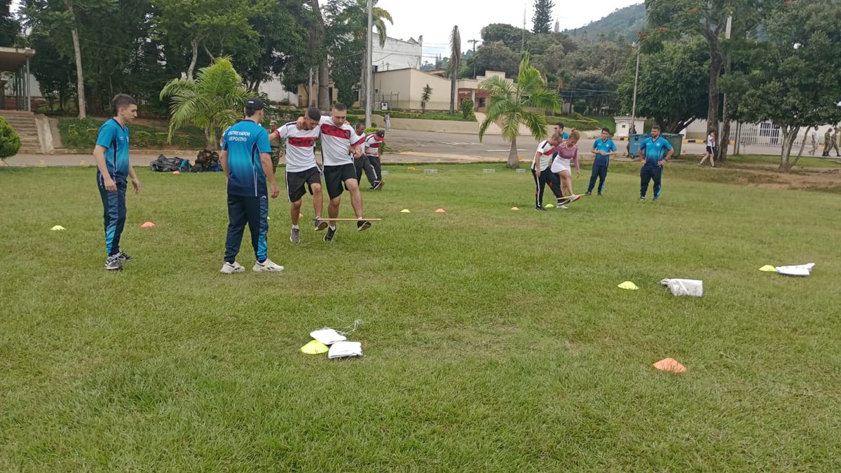 Ejercito_Div2's tweet photo. La oficina de Acción Integral de la #SegundaDivisión en coordinación con #SENASantander y su ficha de formación en Entrenamiento Deportivo realizan una jornada de sano esparcimiento y actividad física en beneficio de los hombres y mujeres de esta unidad militar.
#FeEnLaCausa https://t.co/B9PgTOg8pM