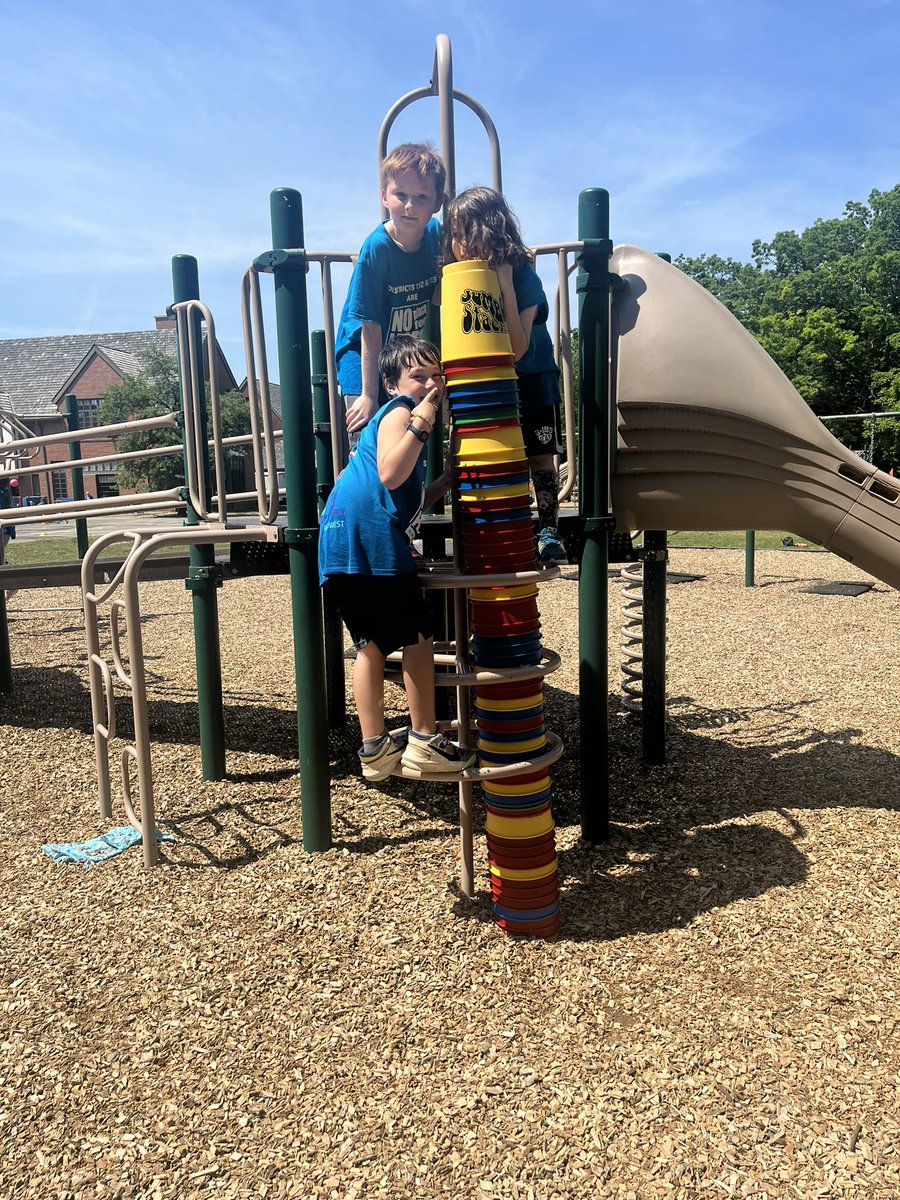 So much fun with the 2nd grade blue team today! Go blue! 💙 #RaviniaRocks #112Leads