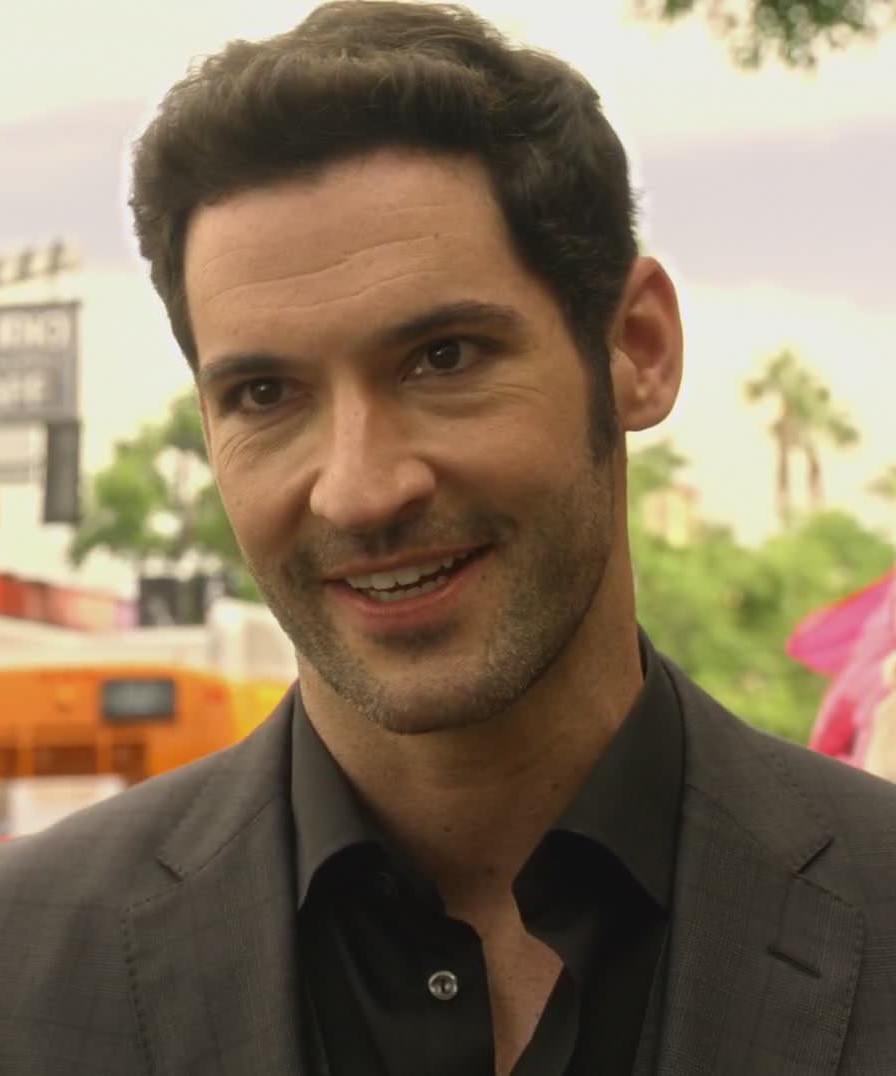 That little devilish smile..... yes my ONE and ONLY Lucifer !!💖💖😍😈
#TomEllis #LuciferMorningstar