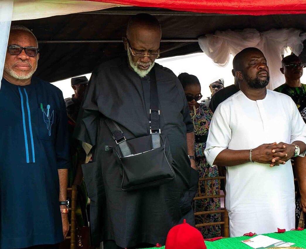 SenAchonu's tweet photo. Today, I unveiled my running mate Hon. Tony Nwulu to my Campaign Council and to our dear party faithfuls. 
Tony, a former member of the House of Reps (Oshodi-Isolo II Constituency) is an Economist and Alumnus of Harvard Kennedy School Executive Education, Harvard University, USA. https://t.co/pP0DCnVUeC