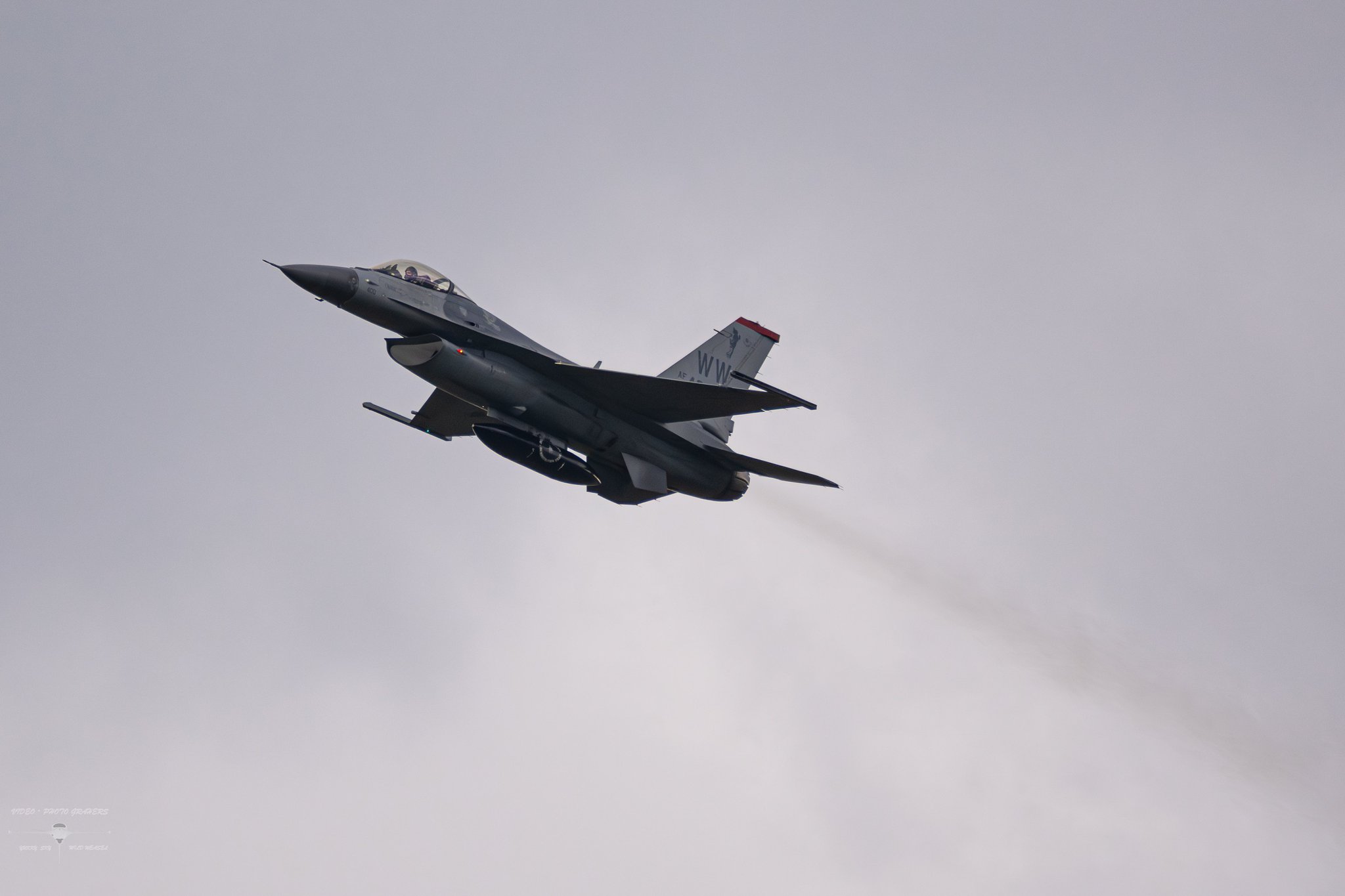 F-16 ファルコン デモチーム DEMO TEAM Wild Weasel F-16 ファルコン デモチーム DEMO TEAM Wild Weasel USAF's Wild