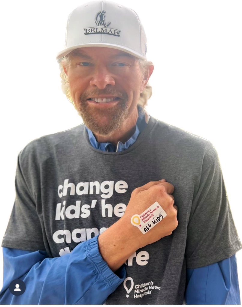 Toby Keith is battling stomach cancer. This is the first picture I’ve seen of him in a long while. He’s given us some great music. We can give him our prayers