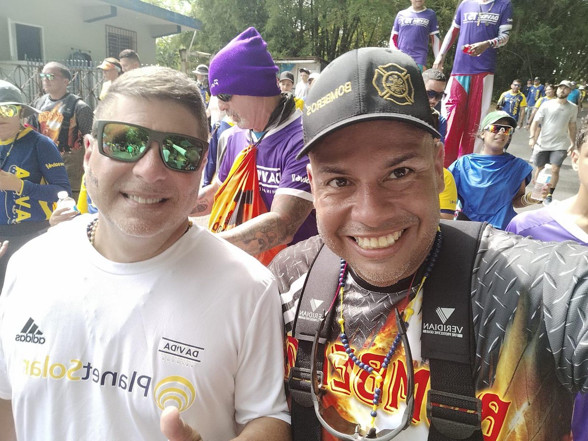 JavishCollazo's tweet image. Ruta #3 de 9 millas de #davida con @raymondarrieta completada. A mi amiga Elizabeth Raymond envia muchas bendiciones y deseos de salud y Luisin bendiciones en el cielo. @MonicaMdeCollaz Aprovechando espacio sin muxha gente para la foto y la conversacion. Una bendicion. ¡Bomberos!