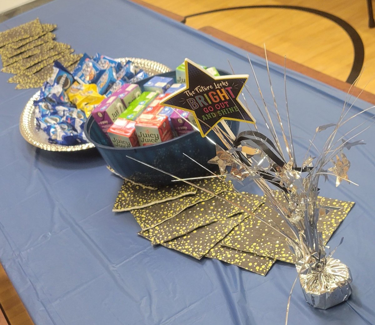 QianaPerry79's tweet photo. It's that time of the year, and Moving UP ceremonies and celebrations are underway. The First Graders at @GreeceELC were UP FIRST. How do you like that play on words?? Yeah!!!! Congratulations to you all!!! @ShannonCHeller @JulieParsons203 @GCSDsuper #Celebration #1stGradersRock https://t.co/W7lX4BWGB7