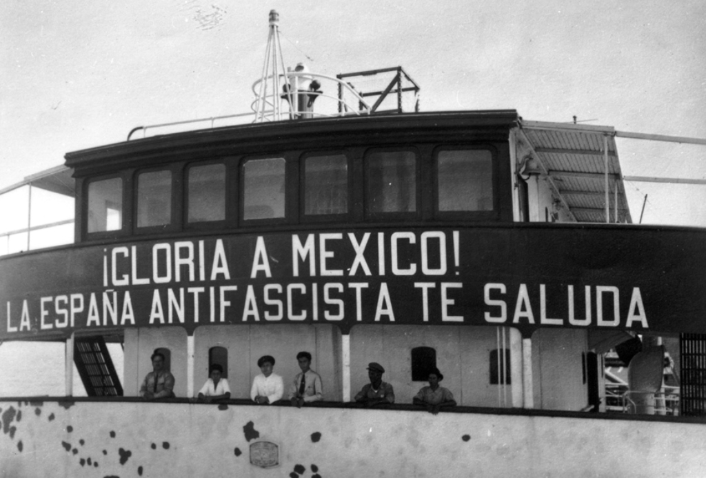 INEHRM's tweet photo. #HoyEnLaHistoria

13- junio -1939

Arribó a Veracruz el buque “Sinaia”, con más de 1600 refugiados españoles que huían de la Guerra Civil. El gobierno de Cárdenas mantuvo una política de apertura a los refugiados españoles, que dio gran impulso intelectual y cultural a México. https://t.co/xLkJn1hEXR