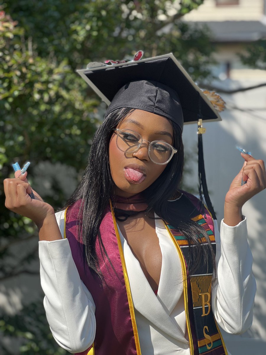 __youngprodigy_'s tweet image. I got here by the power of God and Anime on my side. Now I’m off to take a leap of faith. Masters Degree Secured. 🎬