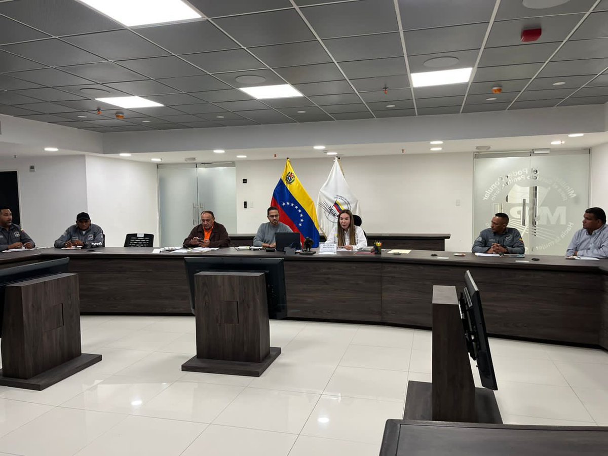 Derecho_paz's tweet photo. Seguimos avanzando en las acciones de recuperación de instalaciones, activación de las actividades socioproductivas y garantía de los derechos de quienes se encuentran en estos centros para cumplir con el mandato Constitucional y las instrucciones de nuestro Pdte @nicolasmaduro https://t.co/ogU1zkJBr9