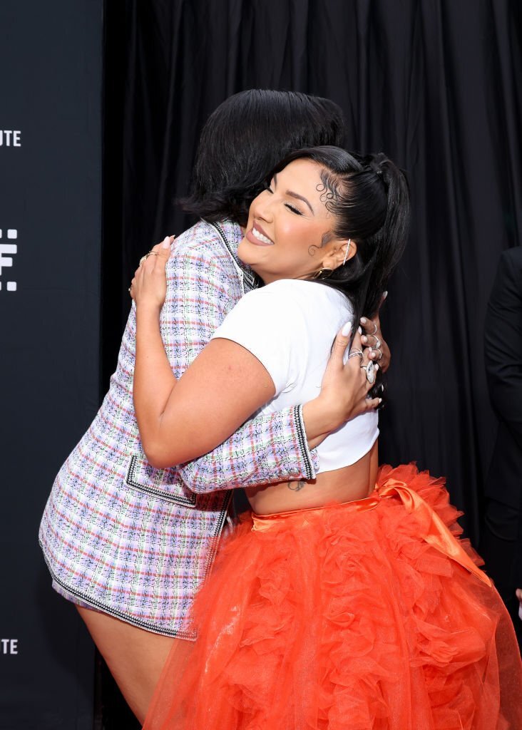stephaniebbr's tweet photo. 📸 | Stephanie Beatriz e Annie Gonzalez na estreia de 'Flamin' Hot' no LALIFF 2023. https://t.co/M5EabUBwwH