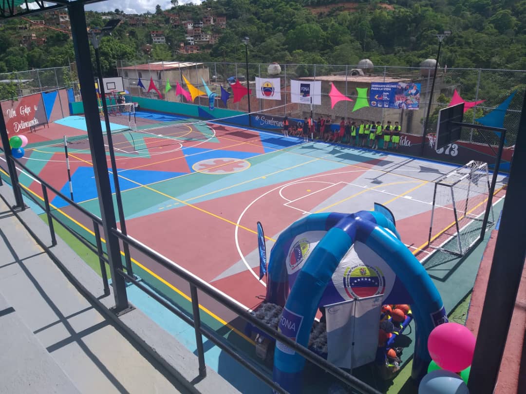 ÚLTIMA HORA

La Sunad y <a href="/lAlcaldiasucre/">AlcaldíaSucre</a> recuperan cancha deportiva para los niños y niñas de las 3.740 familias que hacen vida en el sector Guaicoco de la parroquia Petare, Municipio Sucre del Estado Bolivariano #Miranda.
