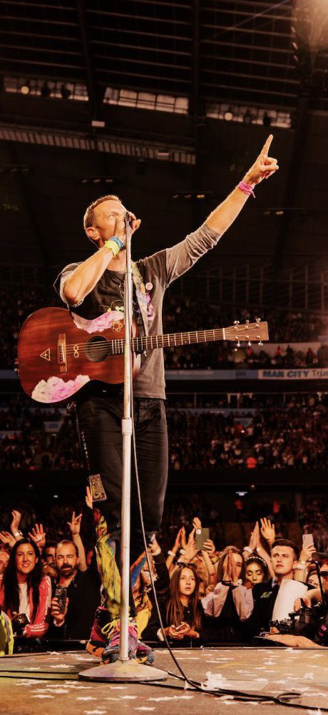 cldxply's tweet photo. deffo a highlight meeting phil on Wednesday!! and I’m the one who looks like they’re praying. What a dream!!  @coldplay  #etihad #musicofthespheres https://t.co/AZ8wtZb21b