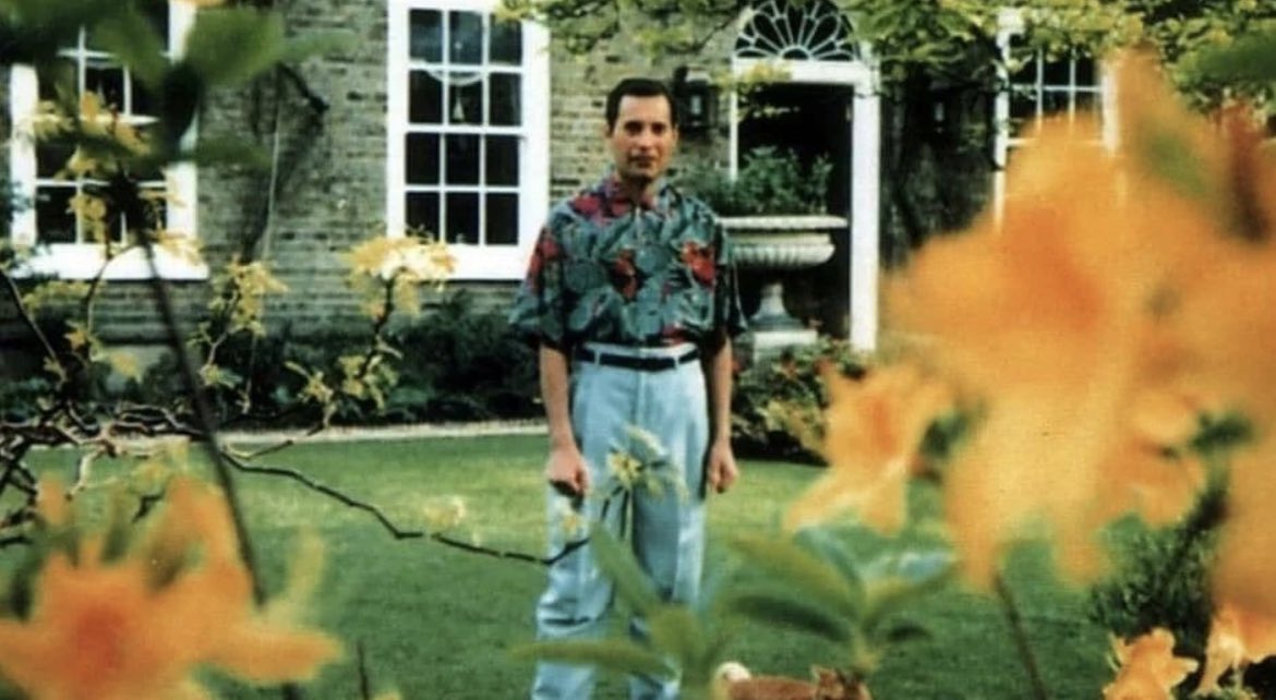 The final photograph of Freddie Mercury, taken in 1991, captures a poignant moment in his life. His partner, Jim Hutton, took this picture at their residence in London. Freddie Mercury, renowned as the lead vocalist of the iconic rock band Queen, is widely regarded as one of the