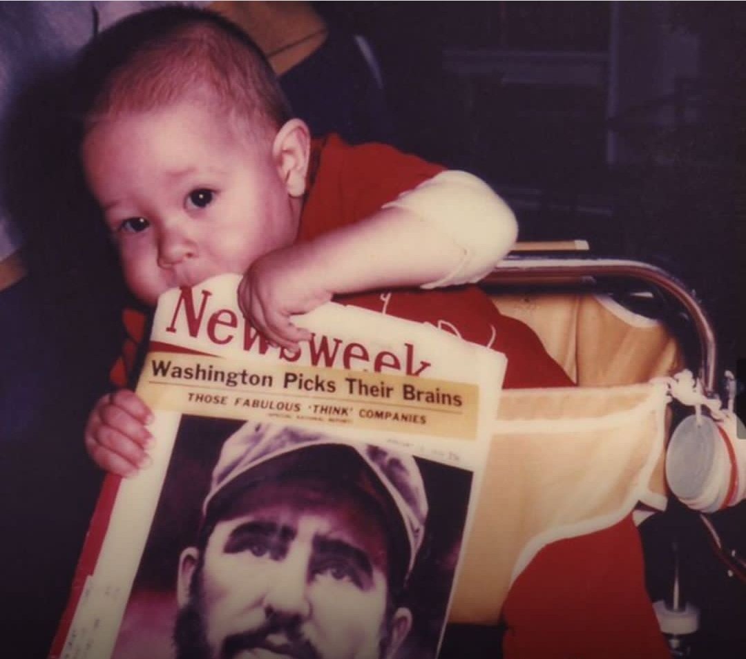 El Washington Post dijo que había que dejar a Cuba vacunar al mundo.
Si fuese solo vacunar.

A Cuba hay que dejarla EDUCAR al mundo.

Si no creyera a conciencia en la Revolución, no estaría tan convencida de que tarde o temprano el mundo va a ver esta victoria.

La de Fidel.