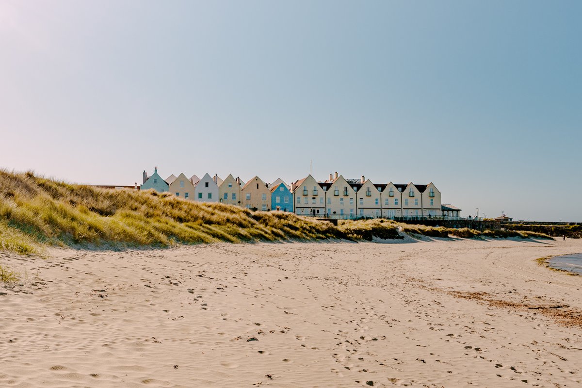 Les traversées vers l'île d'Aurigny reprennent le 10 juin au départ de Diélette ! 🚢@Mancheiles 

Vous pouvez voyager à la journée sur Aurigny  avec votre carte d’identité !  @visitalderney 

Réservez dès maintenant⬇️
encotentin.fr/iles/traversee…