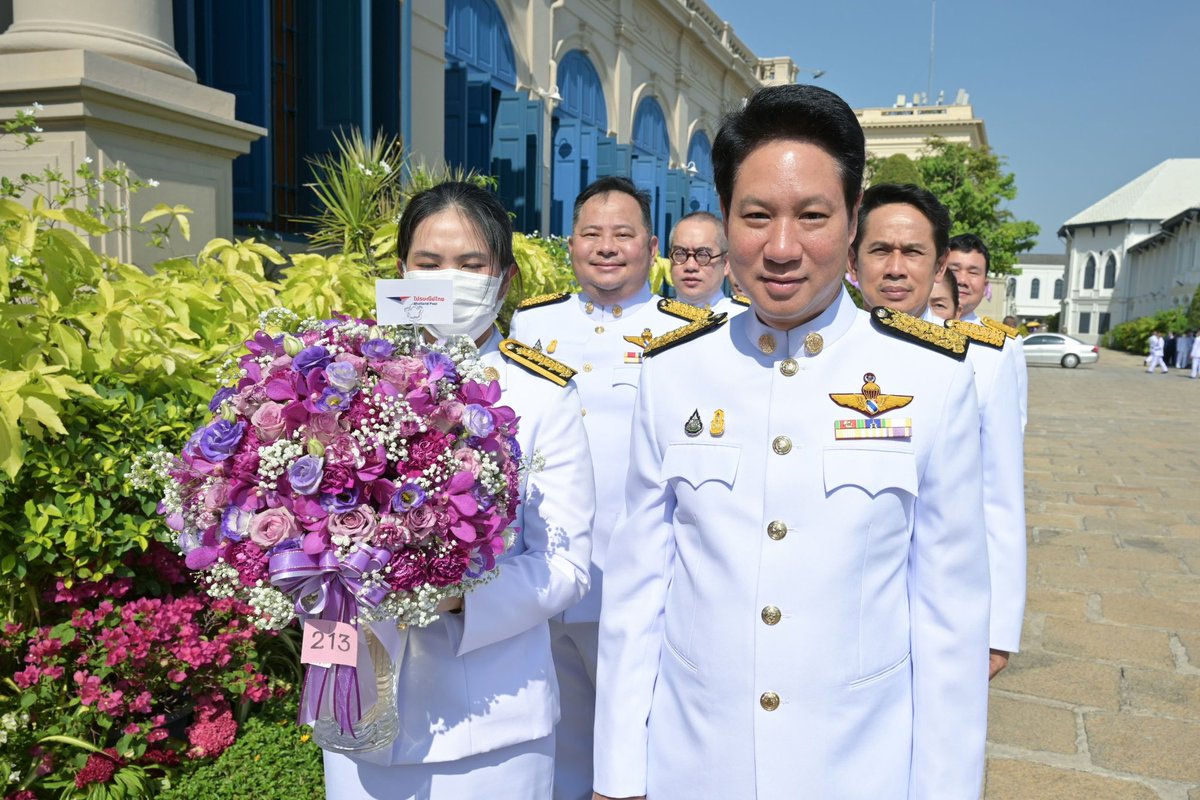 Thailand_Post's tweet photo. วันนี้ (3 มิถุนายน 2566)
ดร.ดนันท์ สุภัทรพันธุ์ กรรมการผู้จัดการใหญ่ พร้อมผู้บริหาร ปณท ร่วมพิธีลงนามถวายพระพรสมเด็จพระนางเจ้าสุทิดา พัชรสุธาพิมลลักษณ พระบรมราชินี เนื่องในโอกาสวันเฉลิมพระชนมพรรษา 3 มิ.ย. 66 ณ พระบรมมหาราชวัง

#140ปี #ไปรษณีย์ไทย 
#AlwaysAllWays #ทุกเส้นทางตลอดไป https://t.co/2JYa3Efsnu