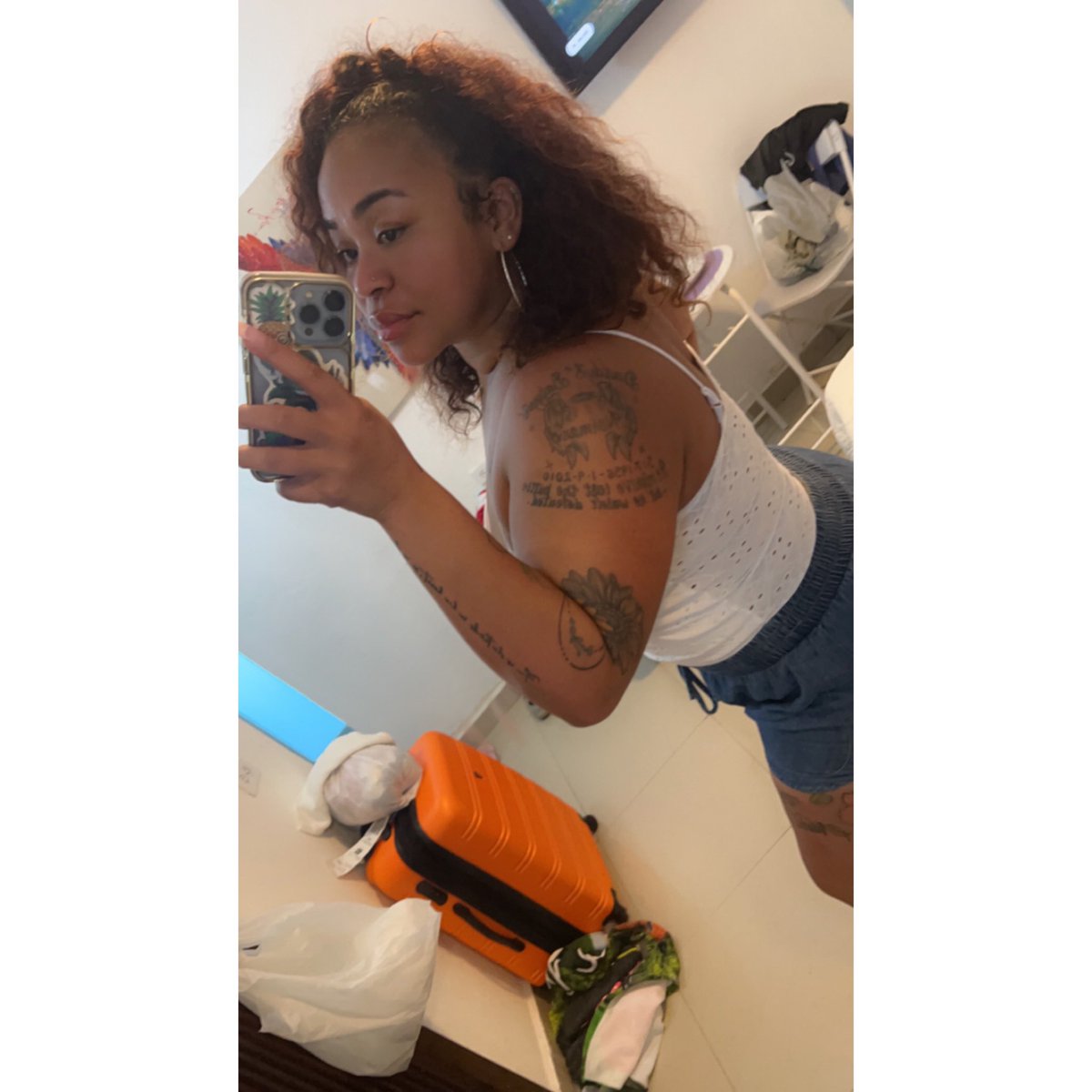 coldaswynter_'s tweet photo. It’s a Hawaiian ting ..  🌺🌺 https://t.co/38Z29R3SAV