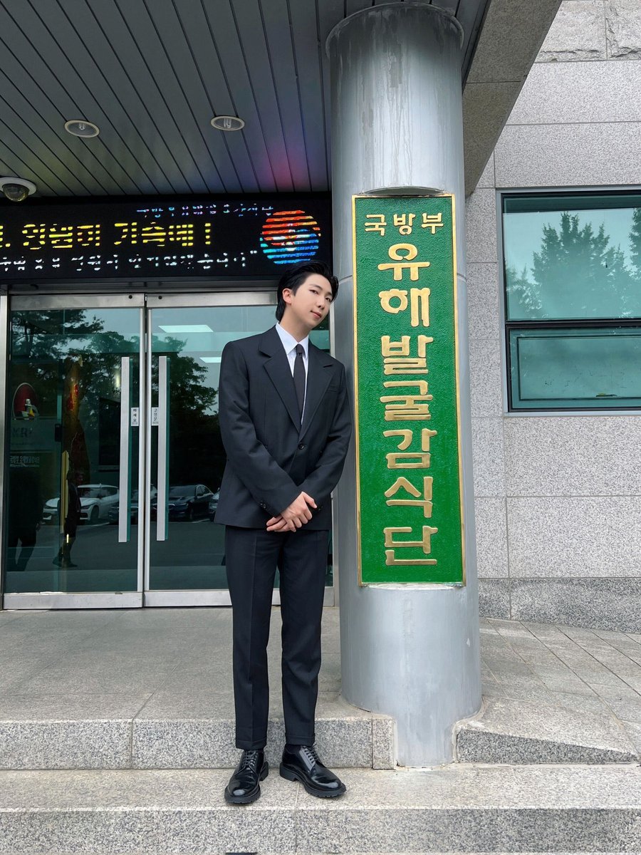 [ #오늘의방탄 ] Hello, this is RM of BTS, public relations ambassador for the Ministry of National Defense's Remains Detection Team ❕

#오늘의알엠 #BTS #방탄소년단 #RM #김남준
#국유단 #국방부_유해발굴감식단 #그들을조국의품으로 #김남준자랑스럽다