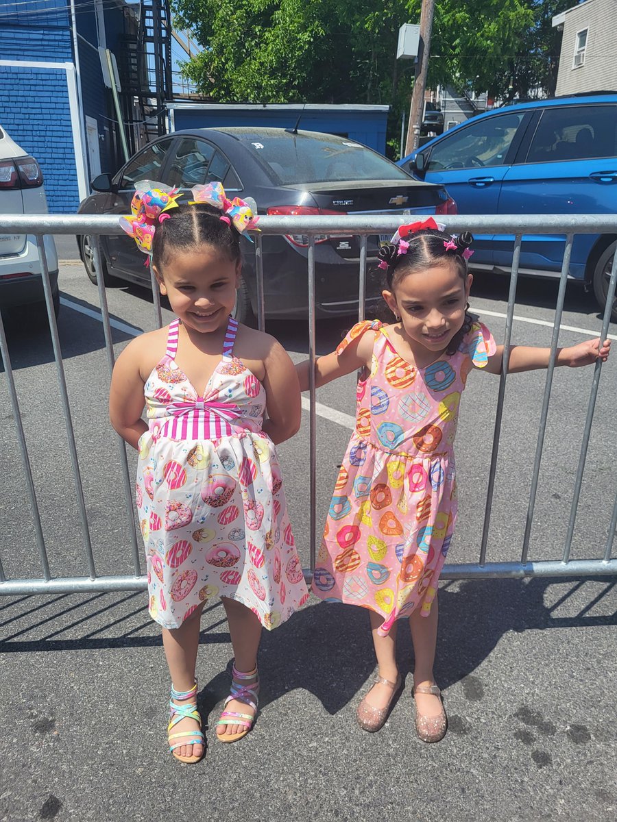 Donuts With Grownups is a fun-filled event to celebrate the special grownups in your student's Kindergartner lives. This event sure has become a classroom tradition! 
#Donutswithgrownups #AAECS #ElementarySchool #Lehighvalley