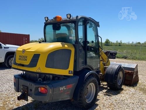 TractorHouse's tweet image. 🔥2019 WACKER NEUSON WL38🔥

This #WheelLoader has low hours, a bucket, an enclosed ROPS, and an inspection report available!⭐ 
👉 ow.ly/TEnB50OEqXr

Wells Fargo Equipment Finance | 📍Sikeston, Missouri

#WheelLoaderforsale #wacker #TractorHouse #equipmentforsale