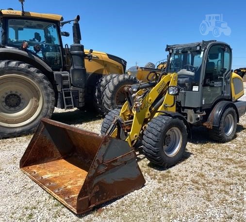 TractorHouse's tweet image. 🔥2019 WACKER NEUSON WL38🔥

This #WheelLoader has low hours, a bucket, an enclosed ROPS, and an inspection report available!⭐ 
👉 ow.ly/TEnB50OEqXr

Wells Fargo Equipment Finance | 📍Sikeston, Missouri

#WheelLoaderforsale #wacker #TractorHouse #equipmentforsale