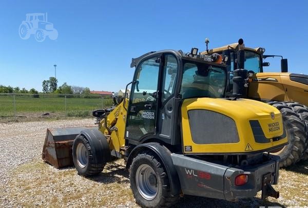 TractorHouse's tweet image. 🔥2019 WACKER NEUSON WL38🔥

This #WheelLoader has low hours, a bucket, an enclosed ROPS, and an inspection report available!⭐ 
👉 ow.ly/TEnB50OEqXr

Wells Fargo Equipment Finance | 📍Sikeston, Missouri

#WheelLoaderforsale #wacker #TractorHouse #equipmentforsale