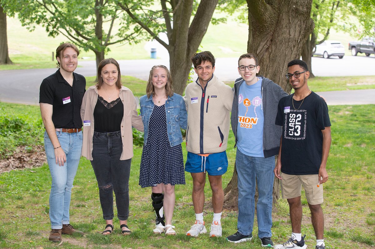 fourdiamonds's tweet image. Congratulations to all of our Four Diamonds graduates! We know there are great things in store for you! Be bold. Be courageous. Be strong. Be your best. 🎓💠 #FTK