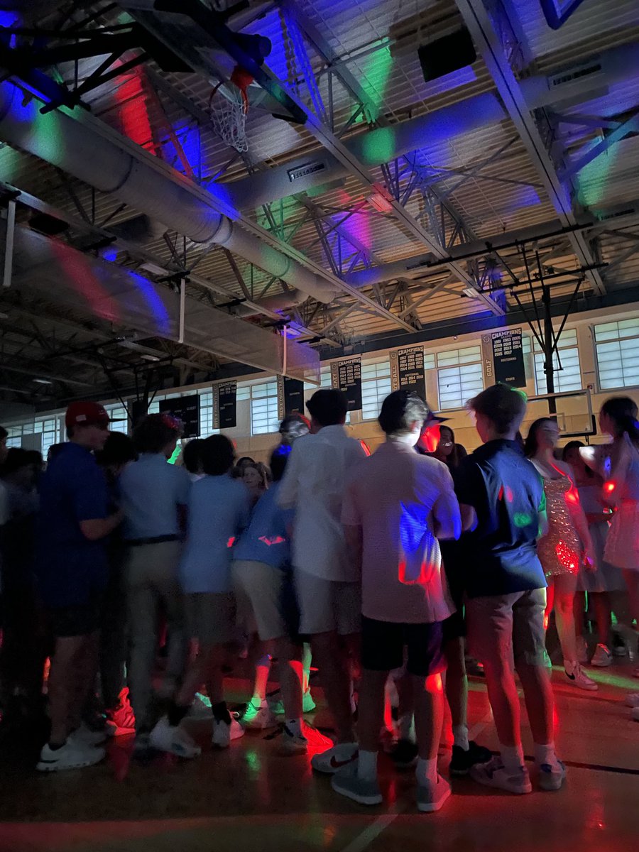 comsprincipal's tweet image. Spring Fling Dance at CMS!! Great job STUCO #proudtobecms