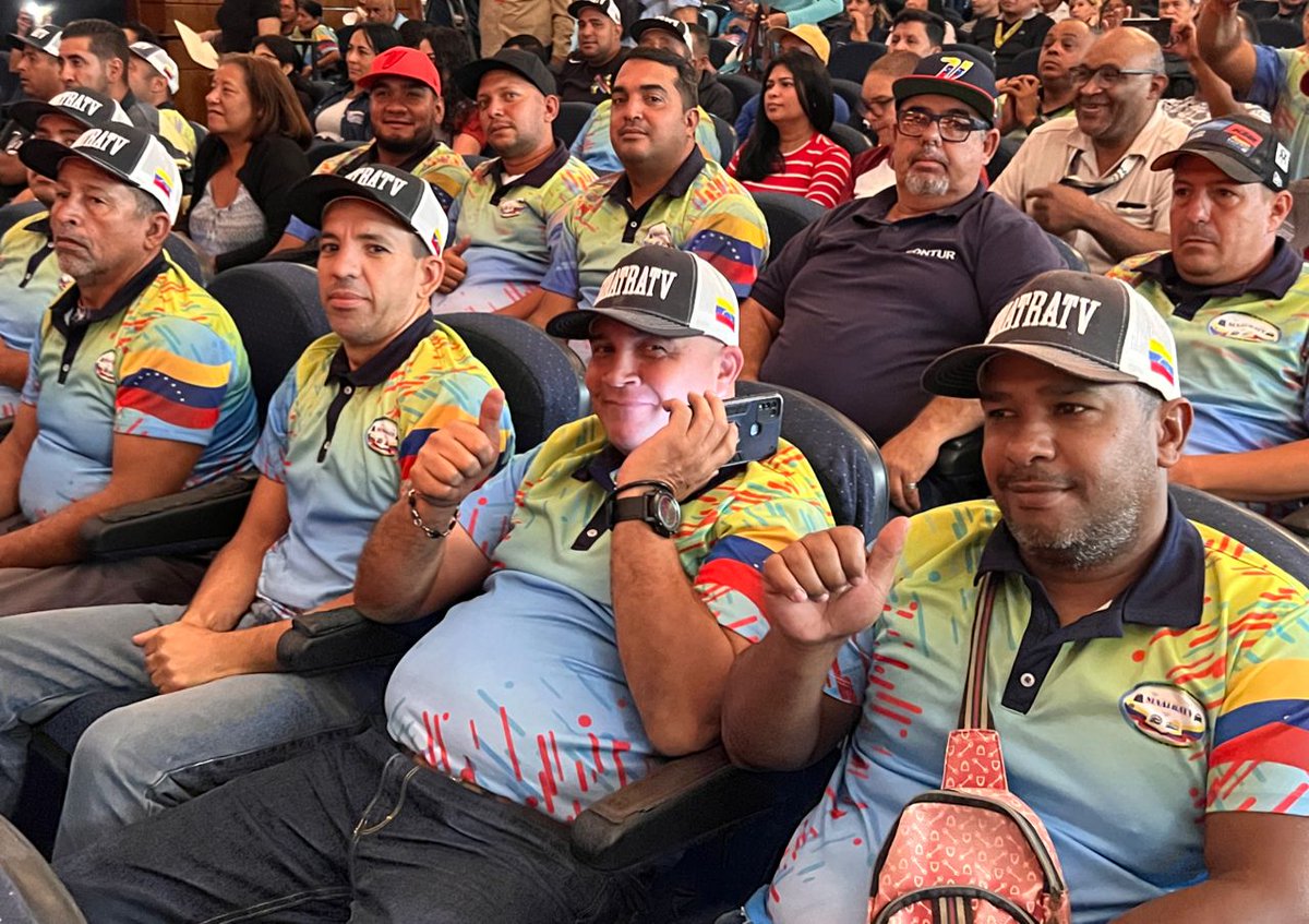 ELOYSULBARAN's tweet photo. La Federación Nacional de Trabajadores y Trabajadoras del Sector Público (Fentrasep), llevó a cabo un excelente encuentro con el Poder Popular, representantes de servicios públicos, diputados y diputadas, para debatir temas relacionados a la clase obrera. https://t.co/I69rXWPp25