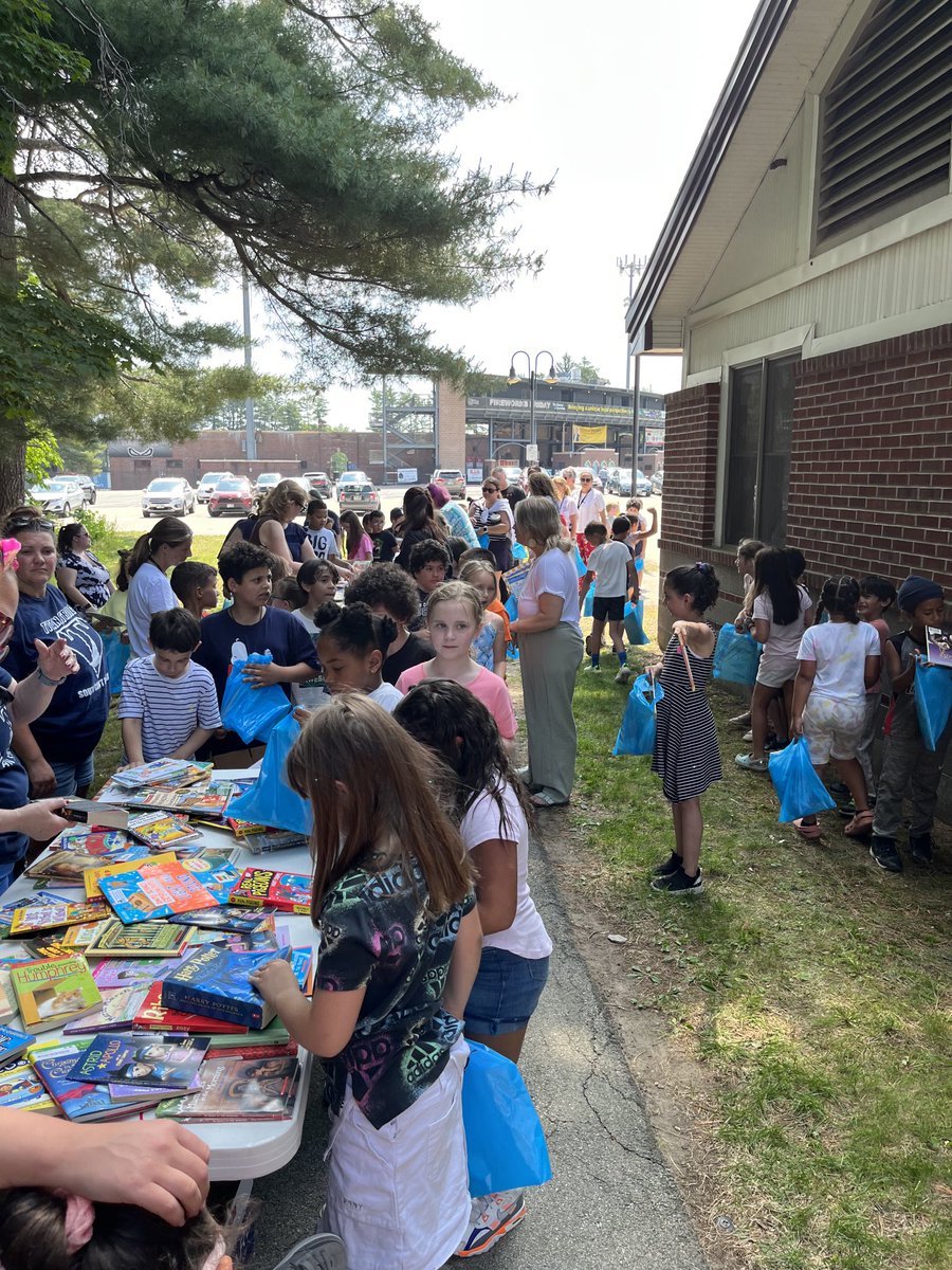 Amherststschool's tweet photo. Thank you to the Titan Bookmobile for stopping by and providing Summer reading for our Amherst Street Students.  Each student received 3 books each and many smiles.  We truly appreciate your visit. @NASHUASCHOOLS #nsd42 #nashuatitans https://t.co/cAckGNhhJT