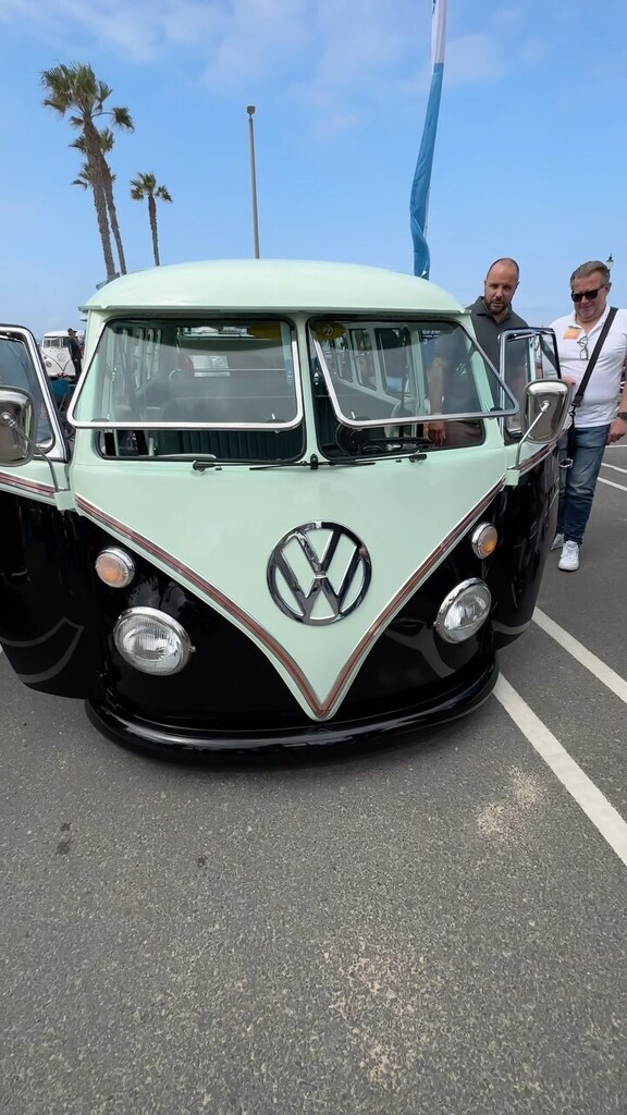 autogefuehl's tweet photo. 250,000 💰vintage VW Microbus mod 🤟 feeling low 🚎 #vw #vwmicrobus #volkswagen #vwbus #vwbuslove #vwbuslovers #vwbusday #vintagecars #modifiedcars #modifiedcar https://t.co/xVkq40Vx3y https://t.co/yPMg7YMgmC