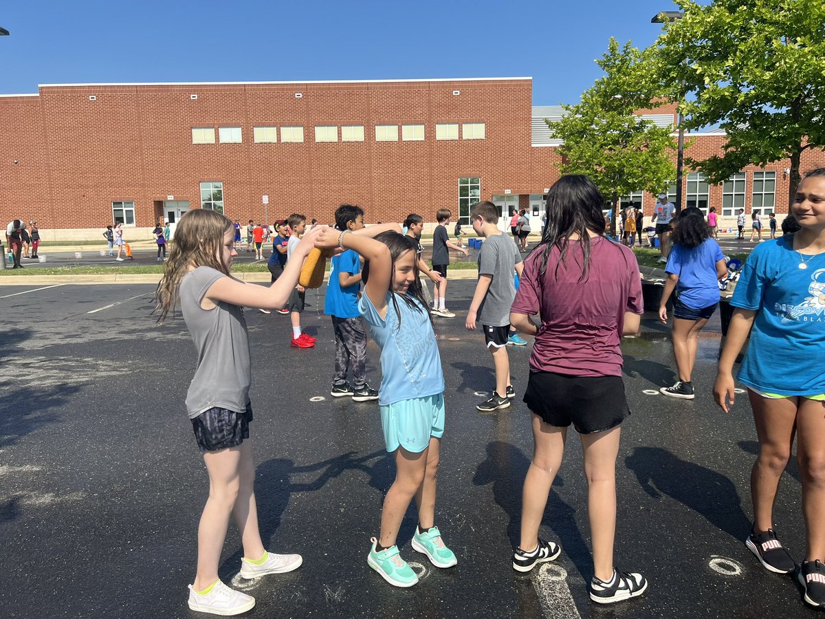 Last Field Day is in the books for these 5th Grade Trailblazers! These are the memories that last forever. Thank you to all the amazing volunteers who made this day such a success! 💙