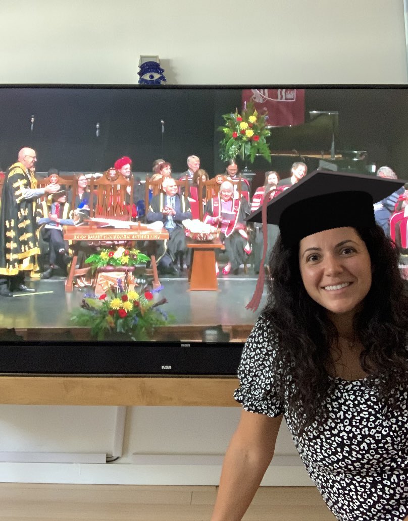 Alumni status 😎 <a href="/MemorialU/">Memorial University</a> <a href="/MUNEducation/">MUN Education</a> proud to have graduated from my living room, on the other side of the country in Vancouver 👩🏻‍🎓