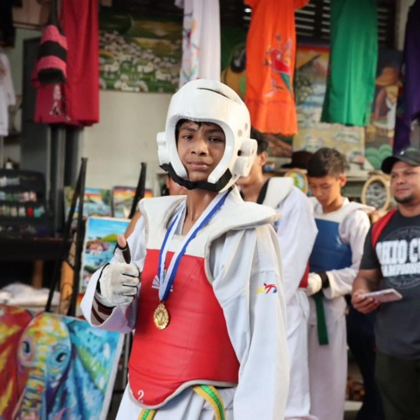 El Frente Sandinista de Liberacion Nacional con Alcaldia Municipal de Masaya, realizan Exhibición de Tae Kwondo
De la  Escuela Hermanos Turcios,  hoy  Viernes 02 de Junio a las 4 de la tarde en el  Mercado de Artesanía 🔴⚫✌🏼

#AlcaldiadeMasaya 
#AlcaldíasdelPuebloNi 
#Masaya
