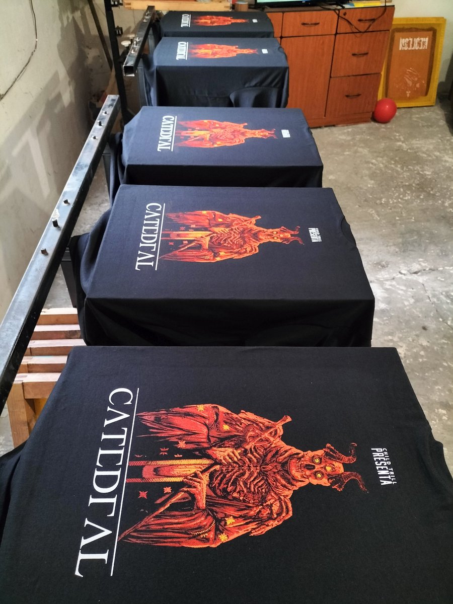 Loftcraftt's tweet photo. Tiraje para @ childtrill  para su tocada a 5 tintas con efecto flúorescente 🐙💀😈
#serigrafia #screenprint #screenprinting #screenprinted #halftones #halftone #mediostonos #demons #devil #NEON #fluorescent #FluorescenceFriday #fluorescente #skeleton #calavera #skull #skulls https://t.co/tuxZm6JdRq