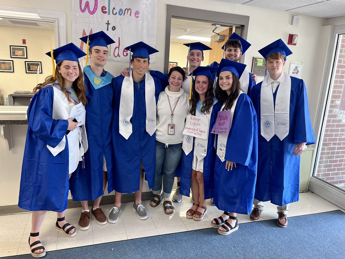 MsKamin's tweet photo. Really, really proud of this crew 💙 https://t.co/JiqNoQPcKQ