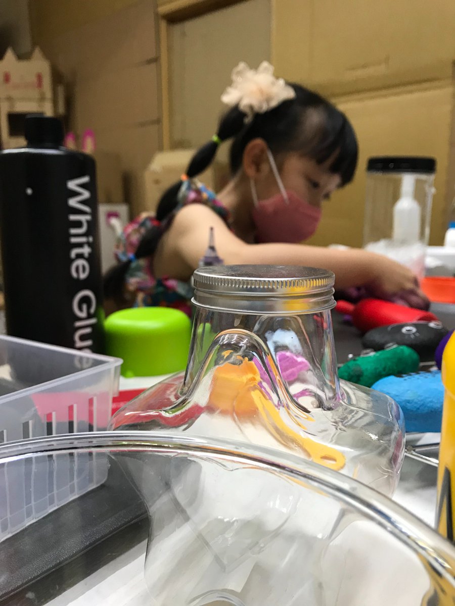 Seniman Kecil bersedia untuk membawa visi ke tahap seterusnya. Menyediakan pengalaman kreatif kepada lebih ramai kanak-kanak di dalam dan di luar negara. Melibatkan tenaga pakar dalam pelbagai bidang dari serata dunia, SK memerlukan pangkalan operasi &amp; penempatan utk sukarelawan.